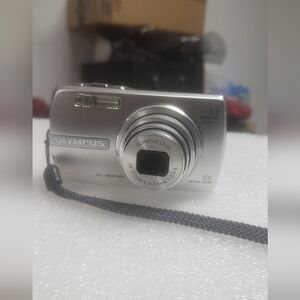 Olympus Stylus 750 Digital Camera, Silver, All Weather, 7.1-megapixel, (Great)